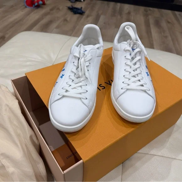 Louis Vuitton Calfskin Luxembourg Samothrace Men’s size 9 LIKE NEW